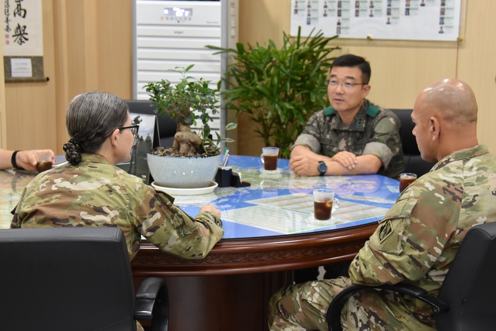 USACE POD Command Sgt. Maj. meets with Korean Major General