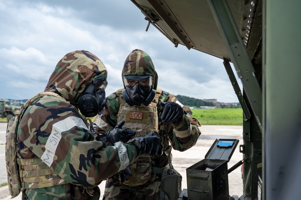 U.S., ROK combine for CBRN, EOD training