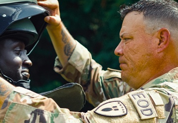 US Army Explosive Ordnance Disposal techs train with Senegalese Armed Forces troops