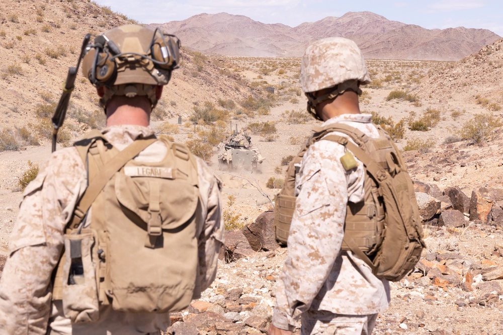 2nd Marine Division Commanding General visits 2/8 Marines during live-fire exercise