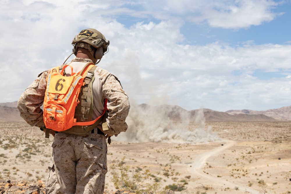 2nd Marine Division Commanding General visits 2/8 Marines during live-fire exercise