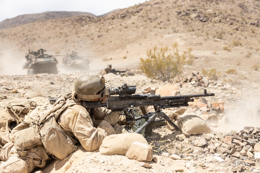 2nd Marine Division Commanding General visits 2/8 Marines during live-fire exercise