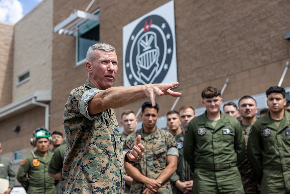 Gen. Smith Visits 3rd MAW