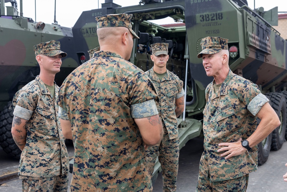 Gen. Smith Visits 3rd Assault Amphibian Battalion