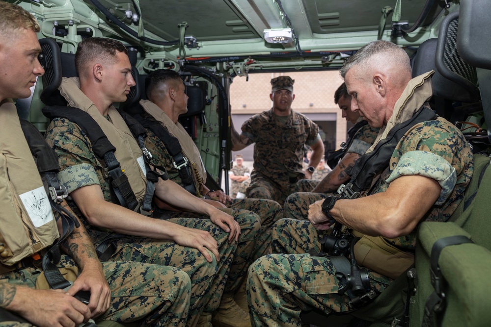 Gen. Smith Visits 3rd Assault Amphibian battalion