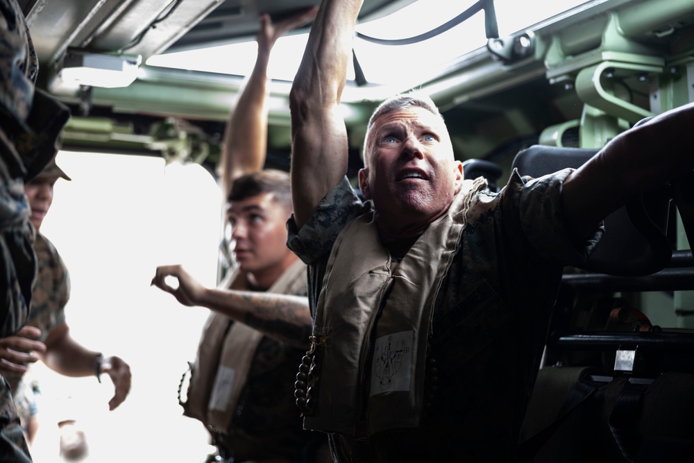 Gen. Smith Visits 3rd Assault Amphibian Battalion