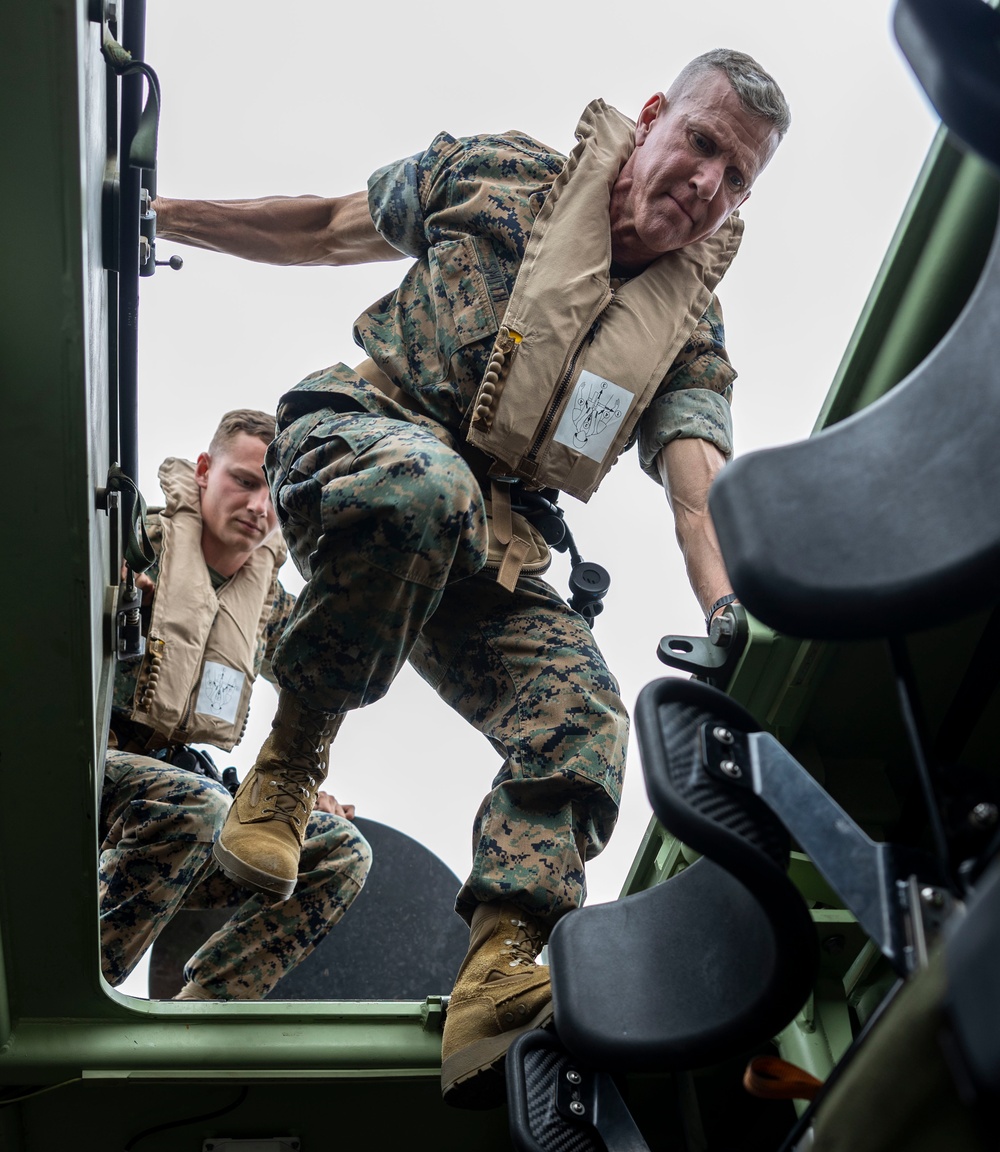 Gen. Smith Visits 3rd Assault Amphibian Battalion