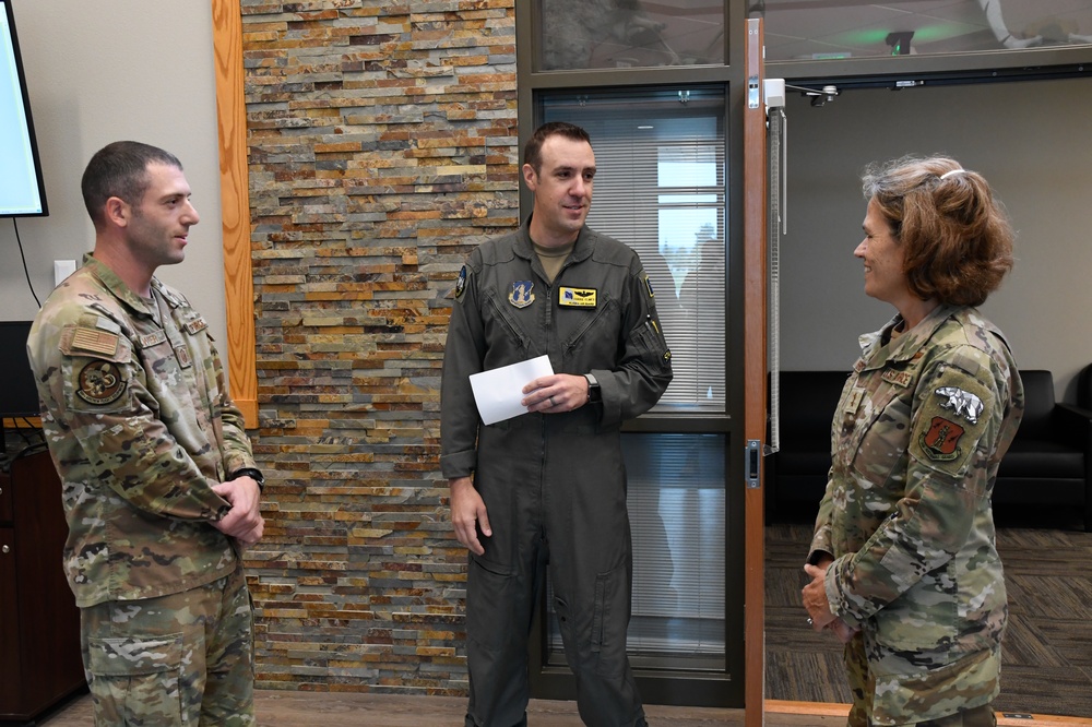 Maj. Gen. Farris visits farthest-north KC-135 refueling unit, 168thWing