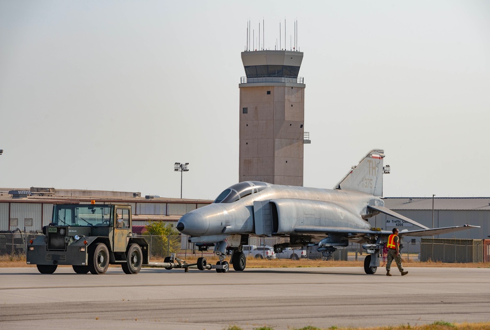 NAS JRB Fort Worth and City of White Settlement Collaborate to Relocate F-4E Phantom II to Veterans Park