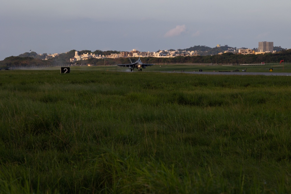 VMFA 121 Conducts Mock Emergency Arresting