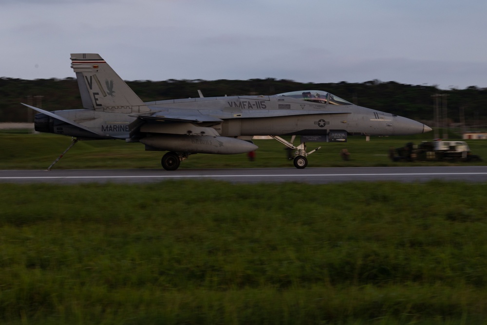 VMFA 121 Conducts Mock Emergency Arresting