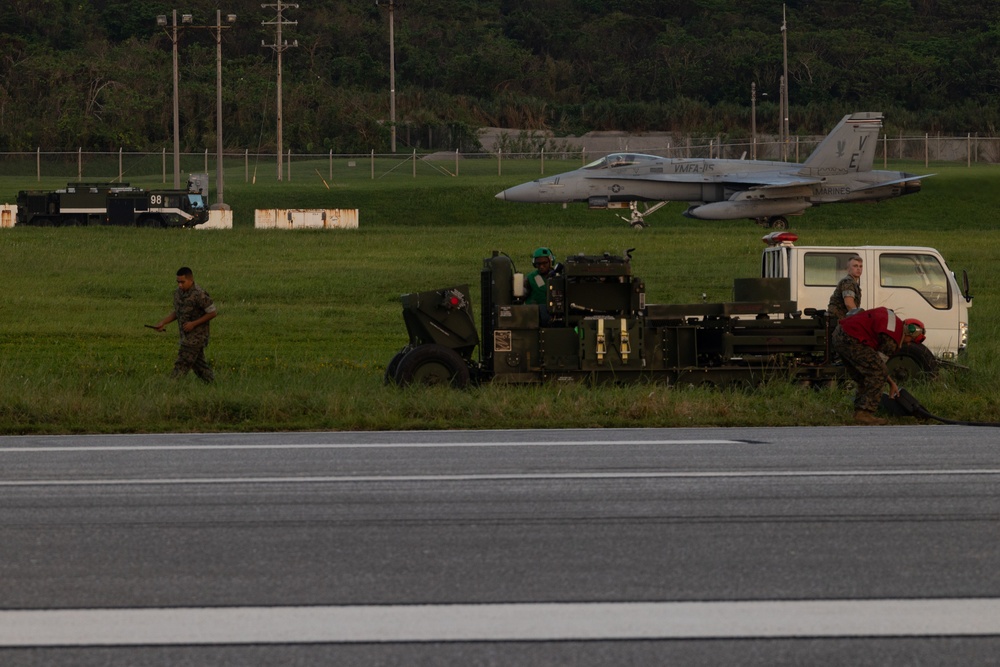 VMFA 121 Conducts Mock Emergency Arresting