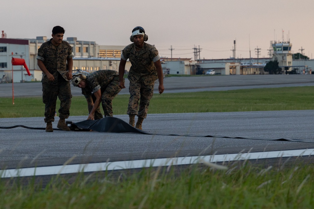 VMFA 121 Conducts Mock Emergency Arresting