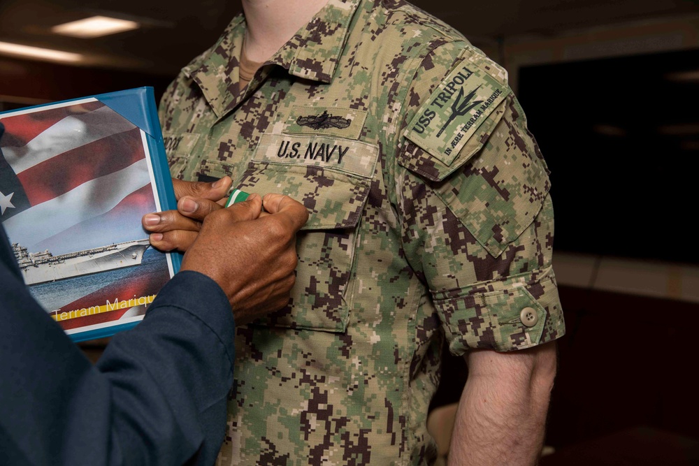 LT Pendock award and pipeing ashore