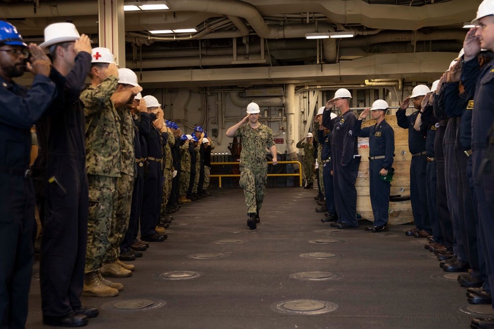 LT Pendock award and pipeing ashore