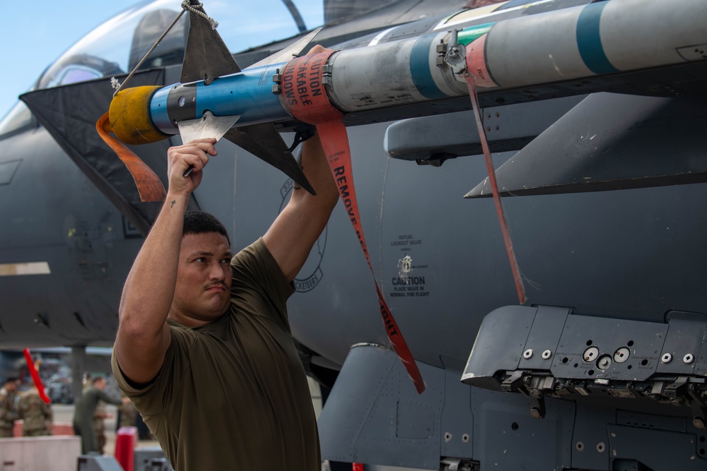 18th MXG weapons load competition