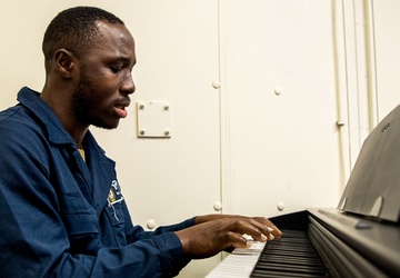 Sailor Makes Music Onboard USS Boxer (LHD 4)