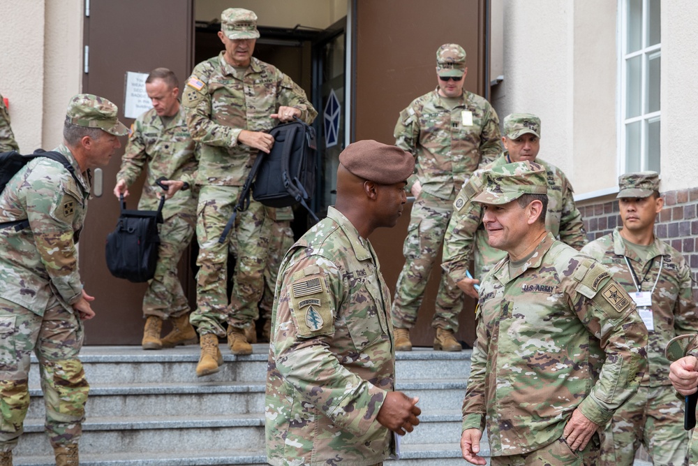 New Army leaders visit Poland