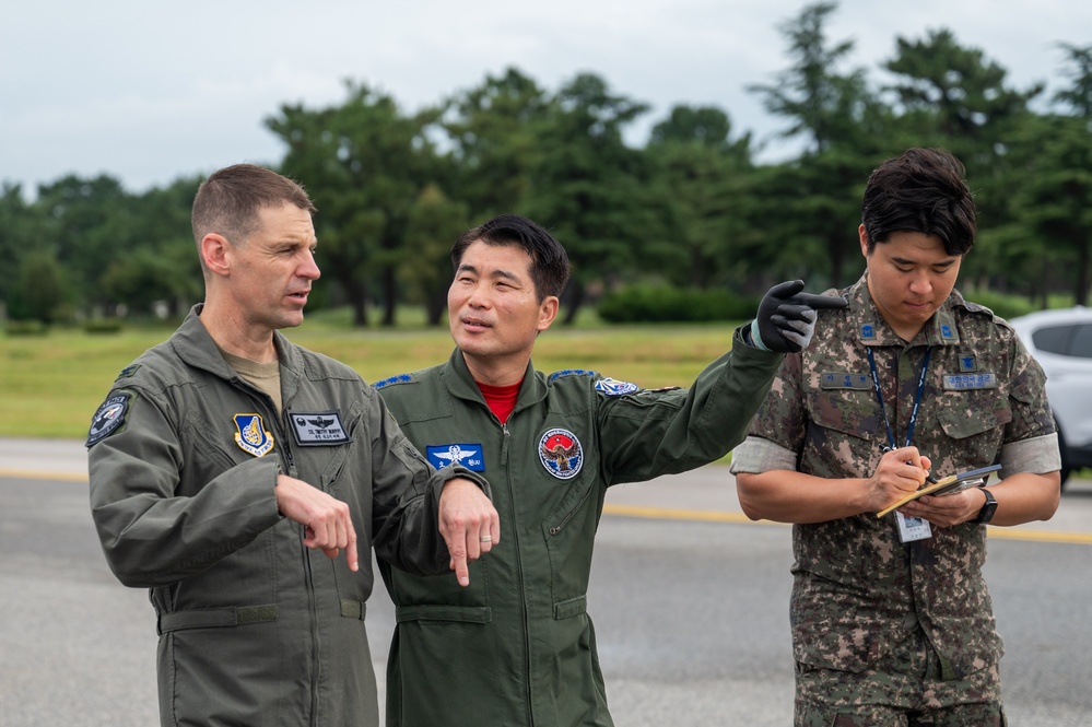 8th Fighter Wing conducts combined FOD Walk to welcome F-16s home