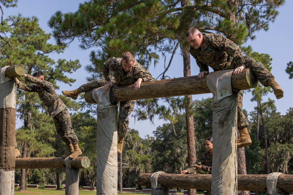 Corporals Course runs the Confidence Course