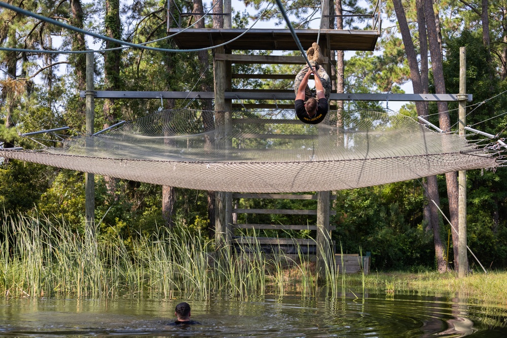 Corporals Course runs the Confidence Course