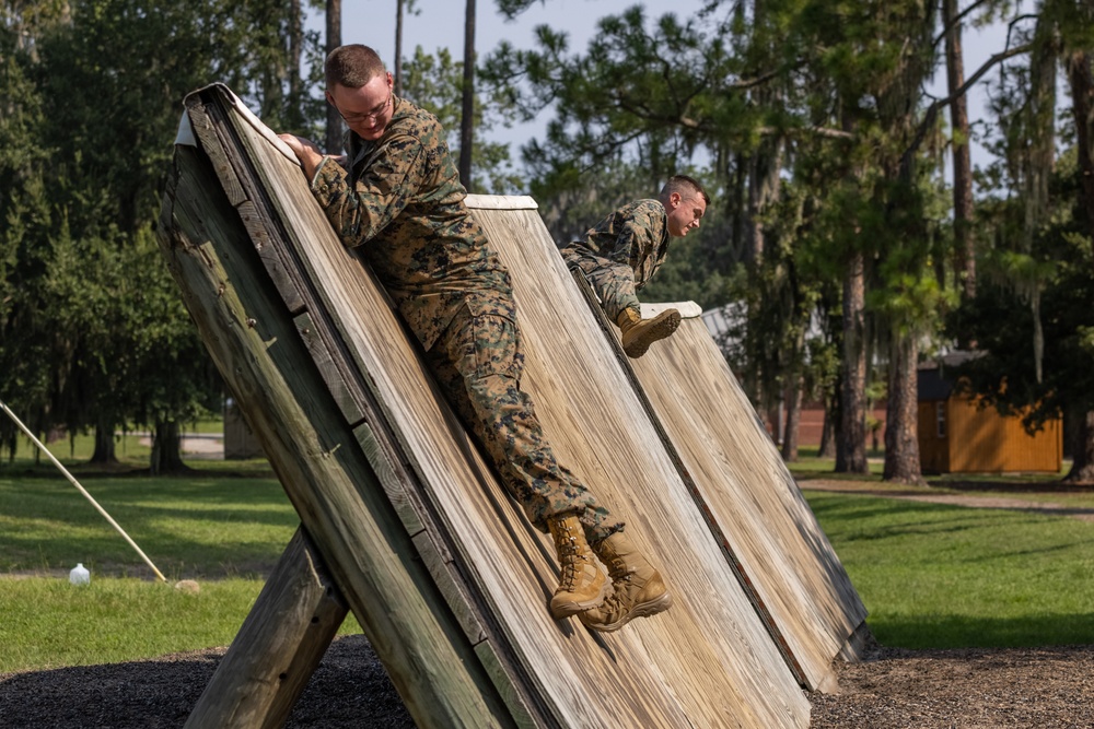 Corporals Course runs the Confidence Course