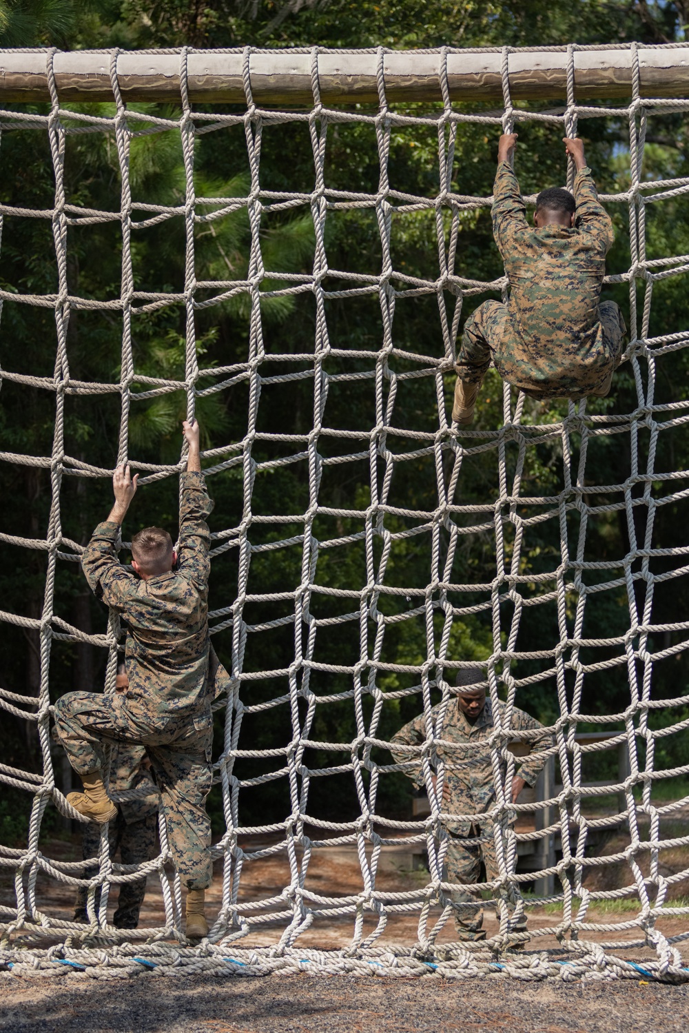 Corporals Course runs the Confidence Course