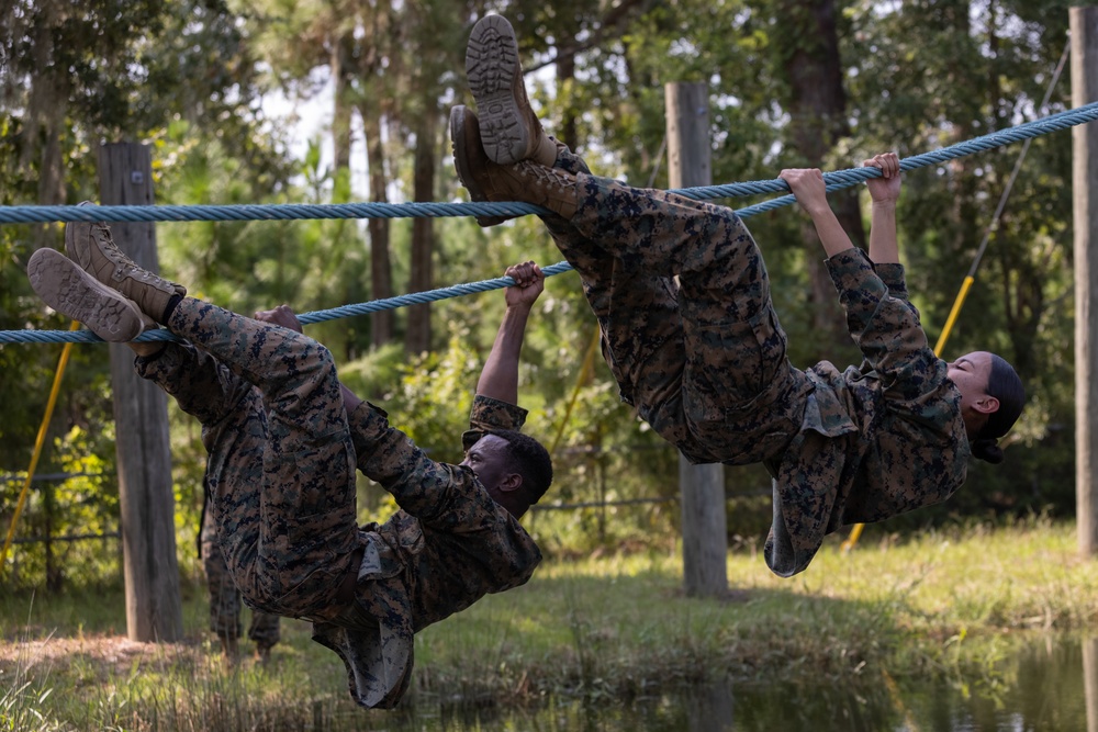 Corporals Course runs the Confidence Course