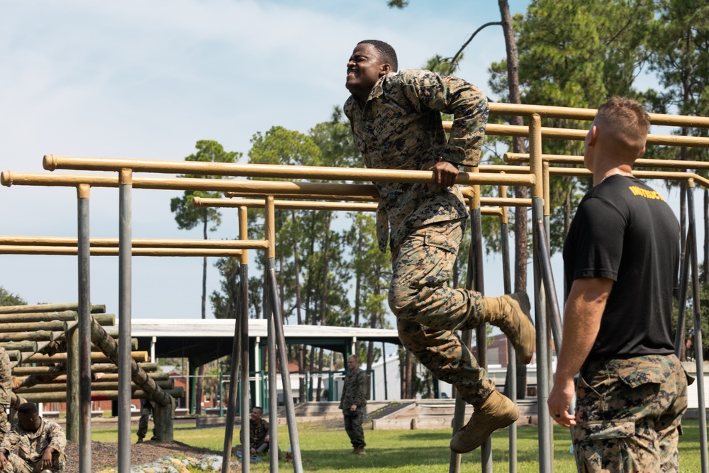 Corporals Course runs the Confidence Course