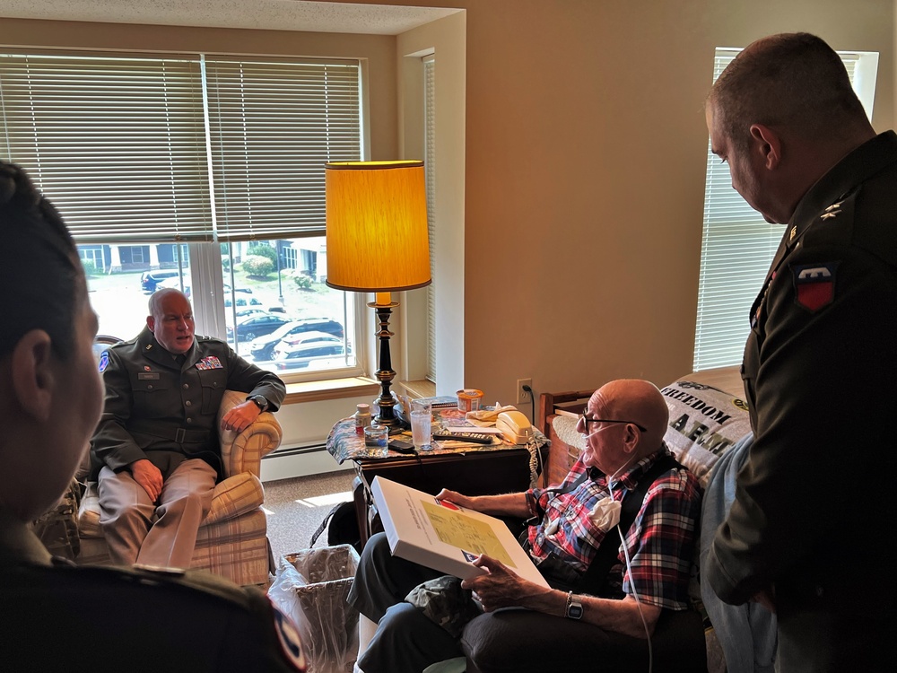 Wisconsin World War II Veteran Receives Special Army Reserve Visitors