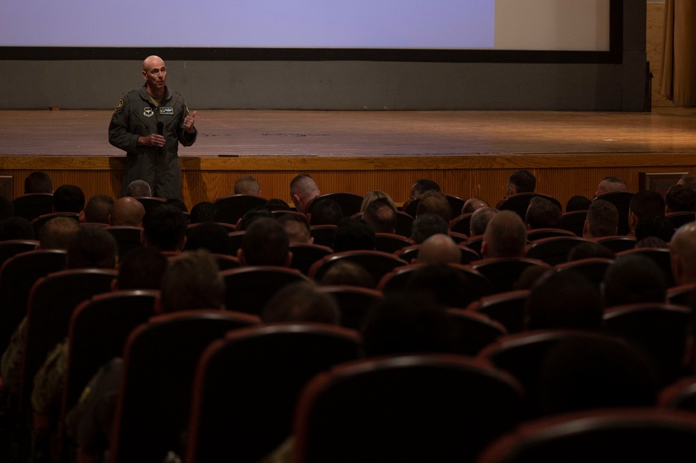 19th AF command team visits Holloman