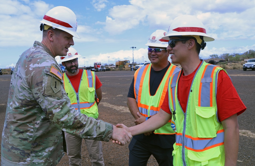 Honolulu District Commander thanks temporary emergency power team