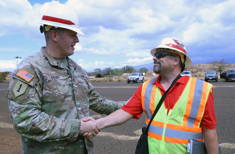 Honolulu District Commander thanks temporary emergency power team