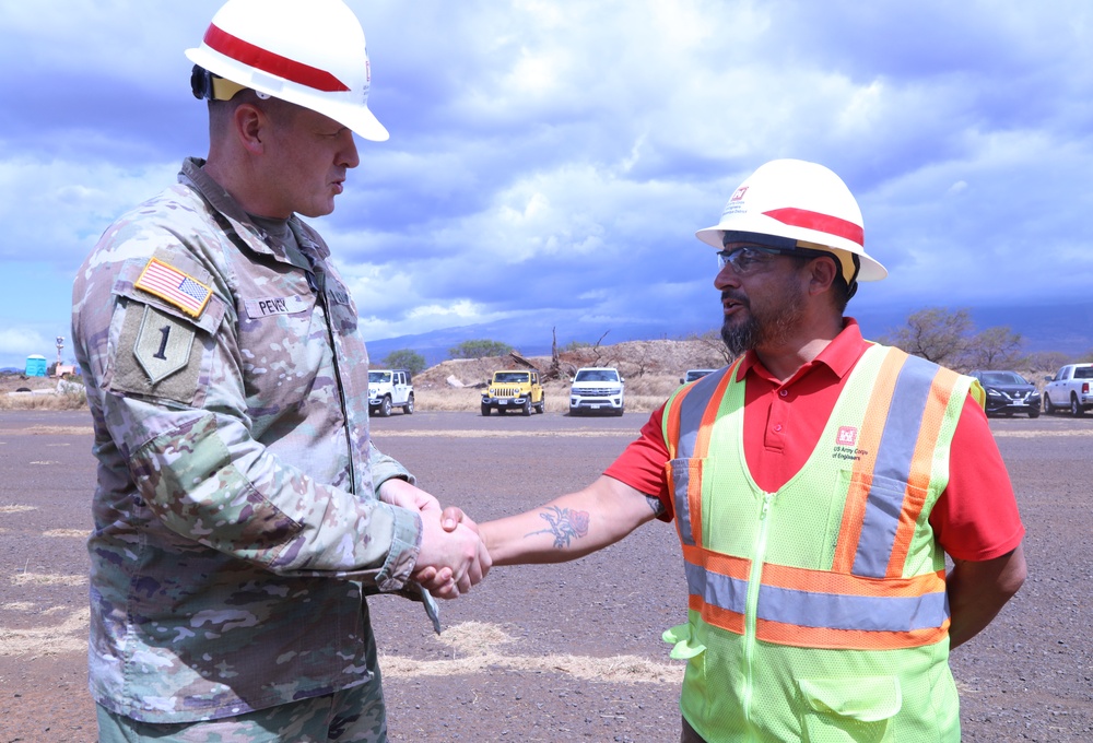 Honolulu District Commander thanks temporary emergency power team