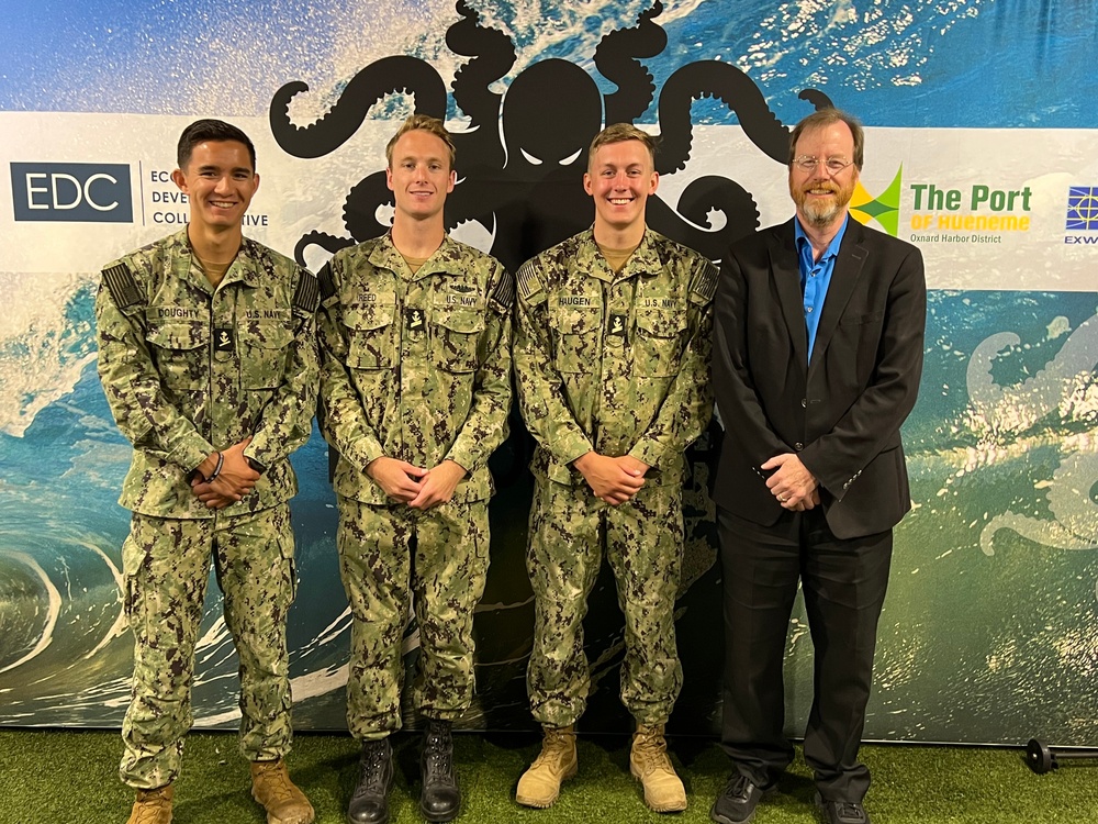 Naval Academy Midshipmen Connect to Engineering Community in Warfare Center Internship