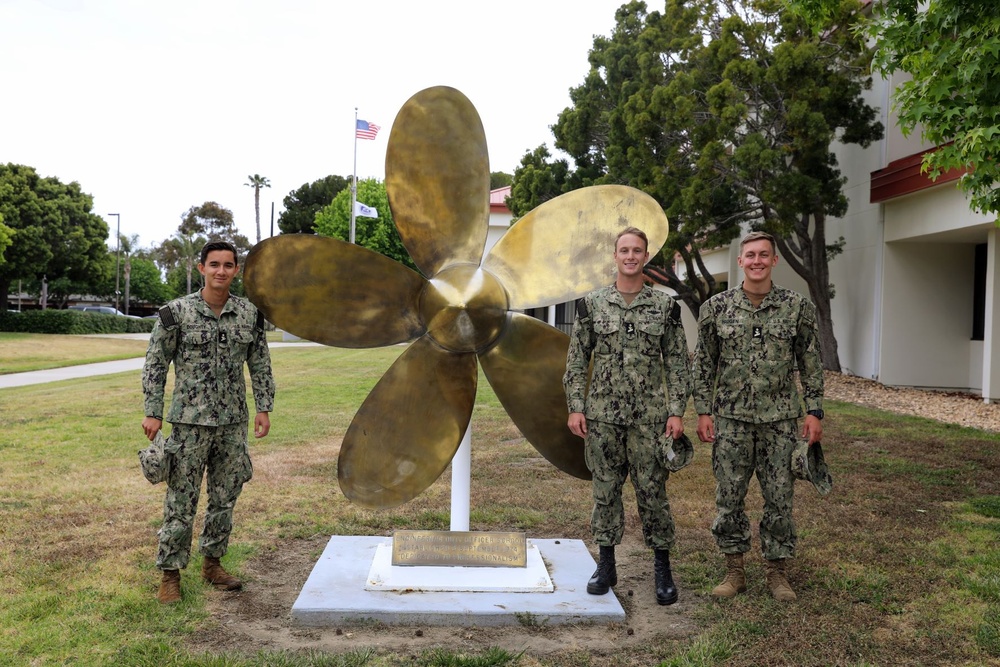 Naval Academy Midshipmen Connect to Engineering Community in Warfare Center Internship