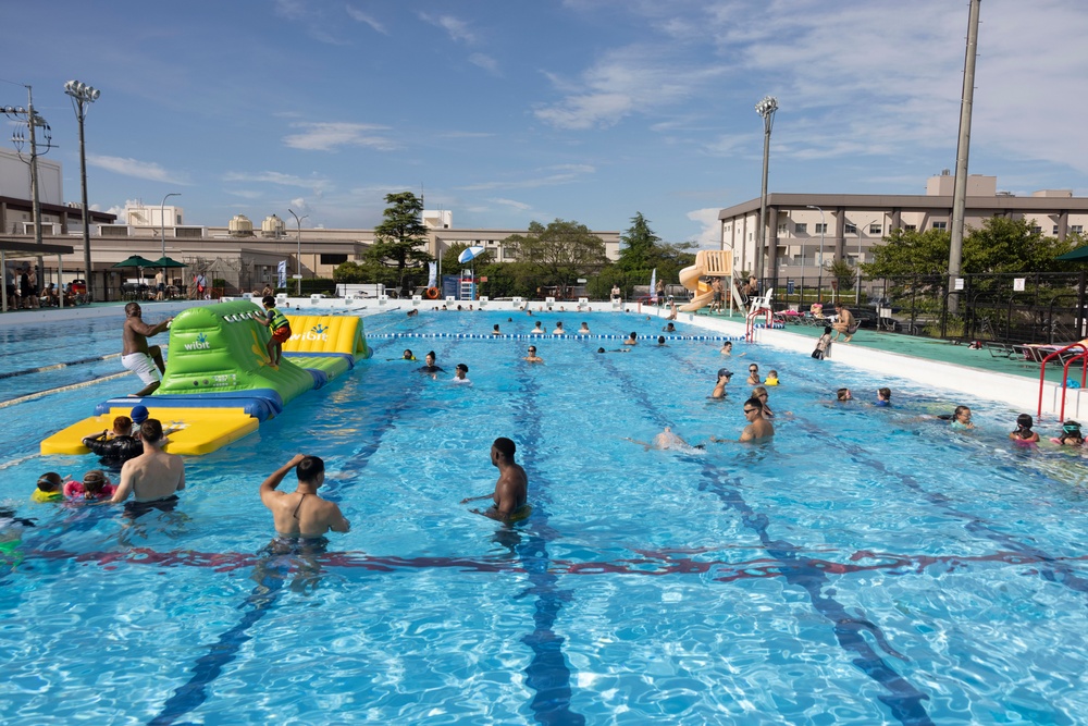VMGR-152 Has Fun in the Sun During Annual Family Day