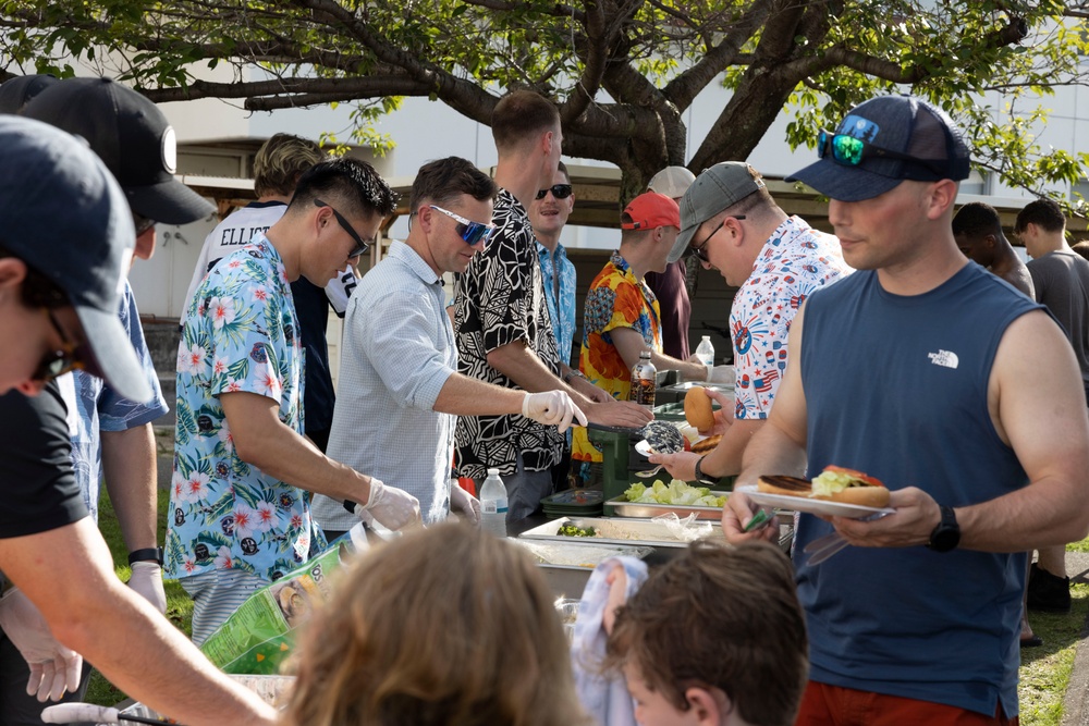 VMGR-152 Has Fun in the Sun During Annual Family Day