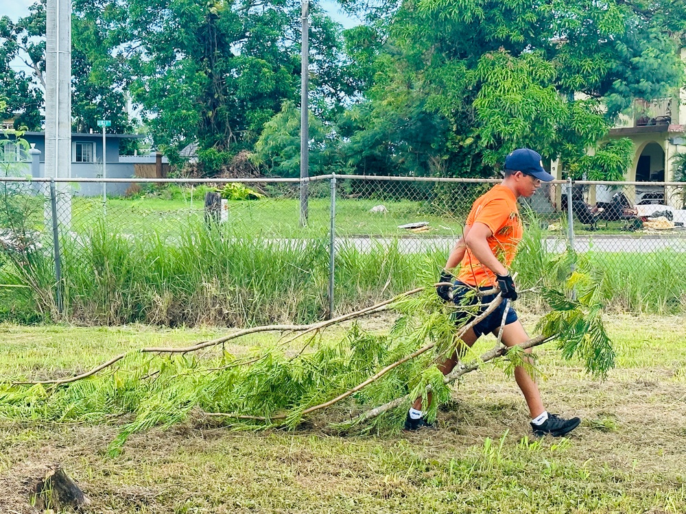 Peruvian Sailors Volunteer at Guam School