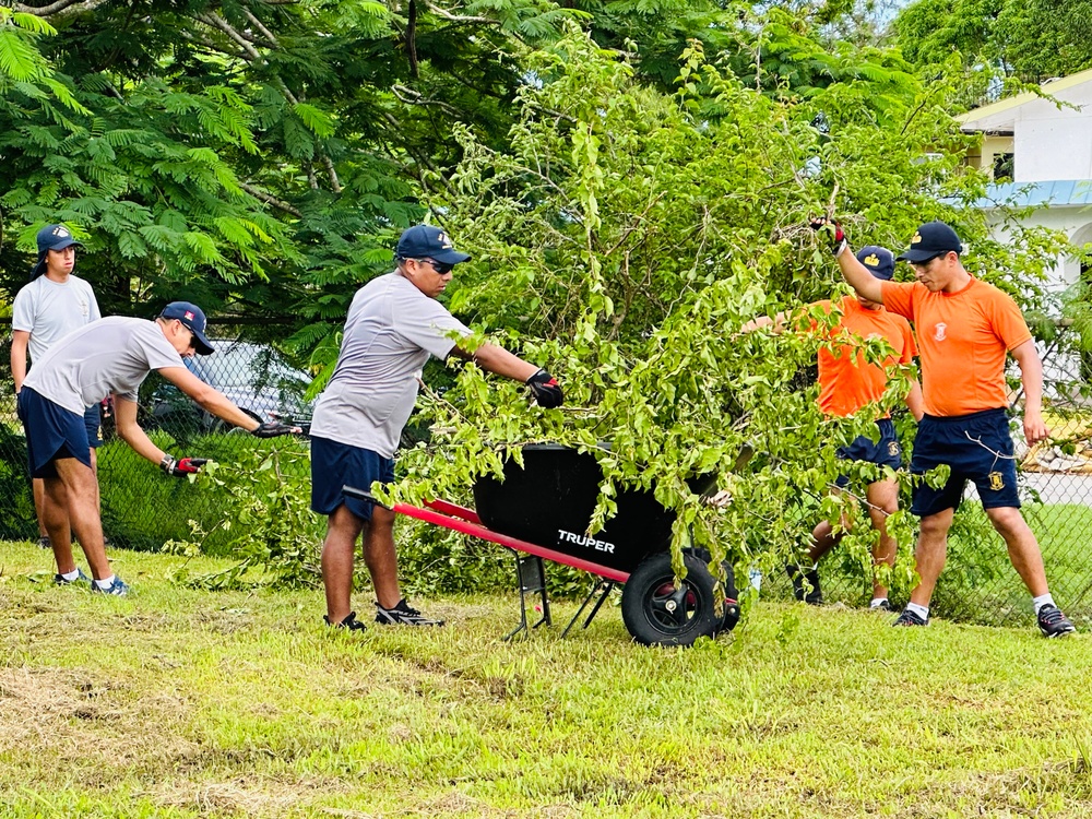 Peruvian Sailors Volunteer at Guam School