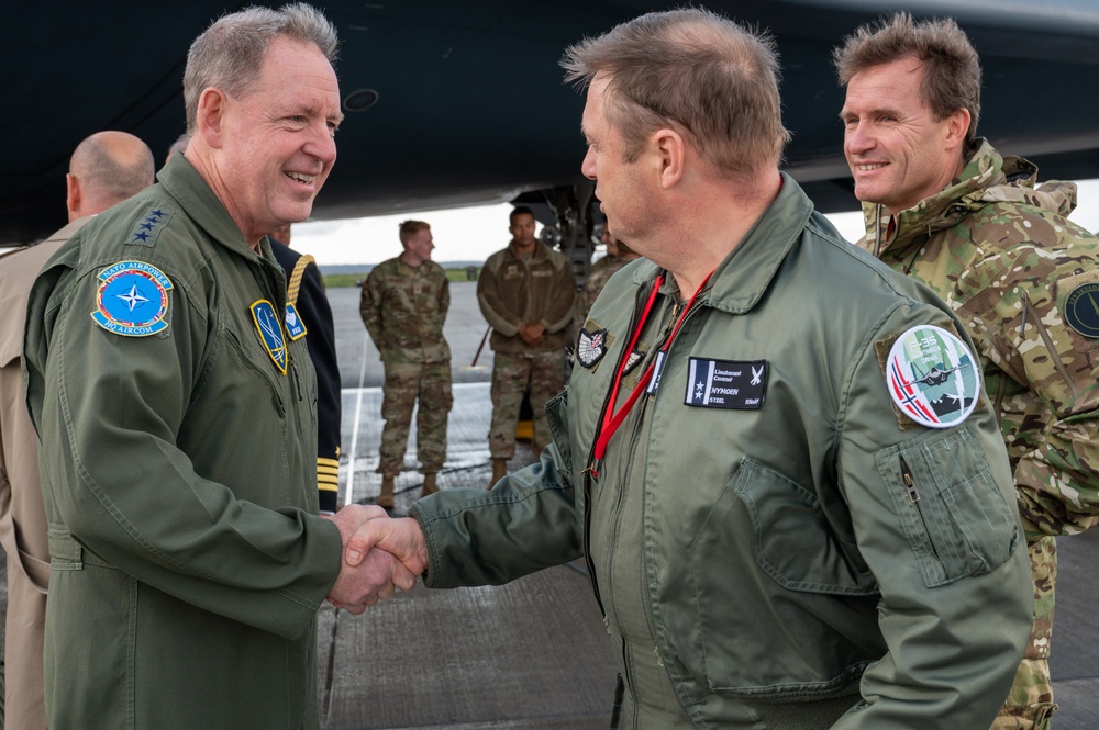 Gen. Hecker visits Keflavik Air Base