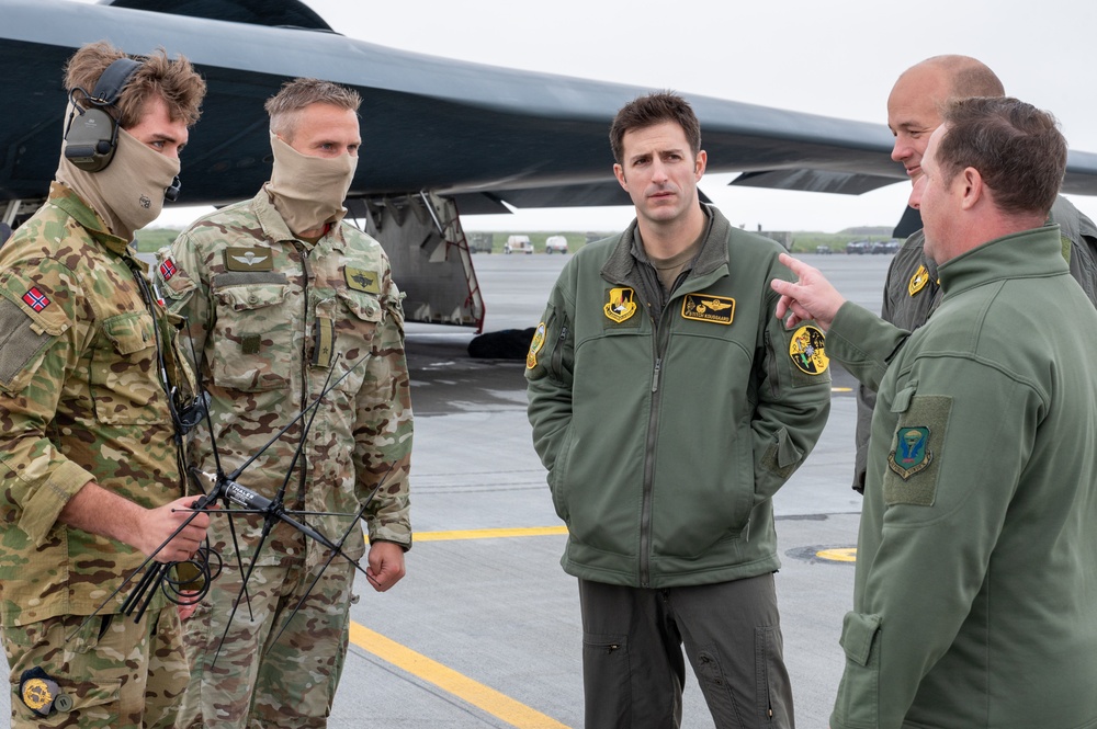 Gen. Hecker visits Keflavik Air Base