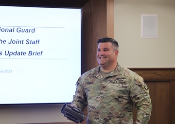 Director of the Joint Chief of Staff recognizes Guardsmen