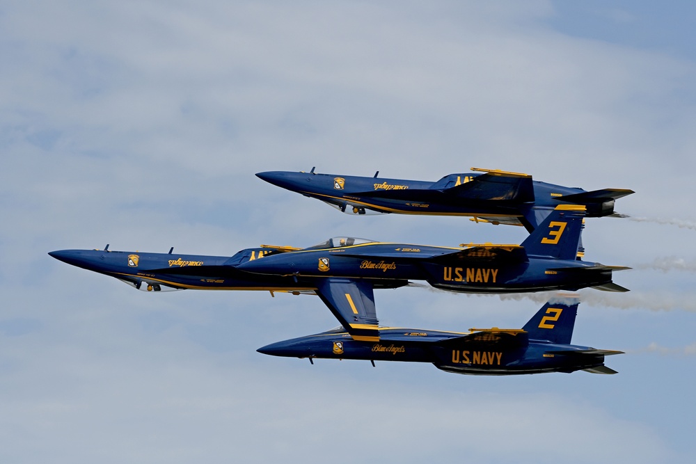 DVIDS Images Blue Angels Perform at Guardians of Freedom Air Show