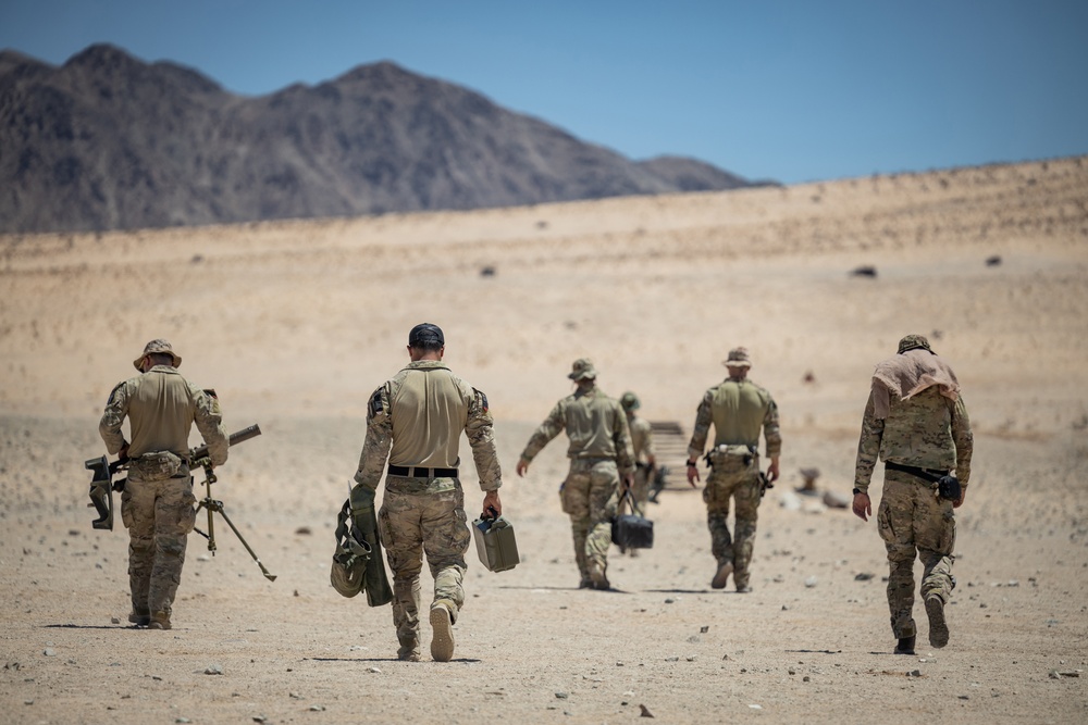 MARSOC Raiders and V3/4 Marines conduct mortar exercise at Range 106A