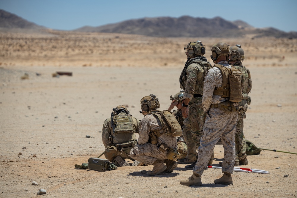 DVIDS - Images - MARSOC Raiders and V3/4 Marines conduct mortar ...