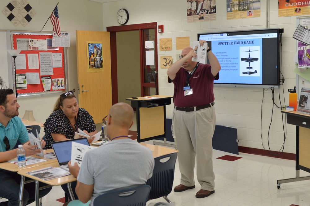 Chesapeake Public School teachers receive history program from Naval Museum