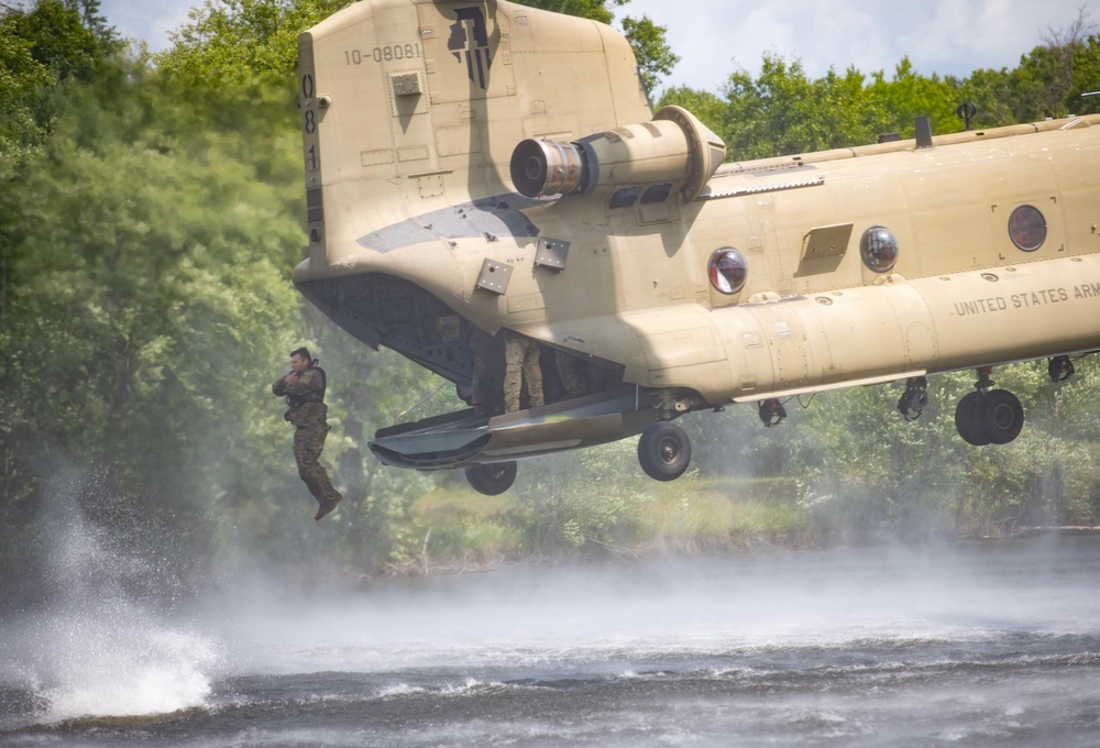Illinois National Guard Helo-Casting at Fort McCoy