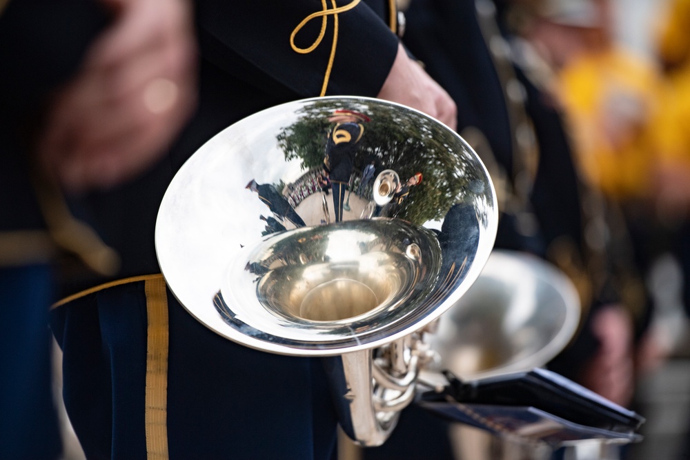 Canadian Chief of Defence Staff Gen. Wayne Eyre Participates in an Armed Forces Full Honors Wreath-Laying Ceremony at the Tomb of the Unknown Soldier