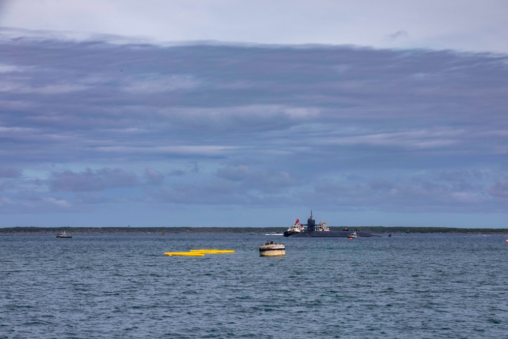 USS Kentucky (SSBN 737) arrives at Naval Base Guam, Aug. 28.